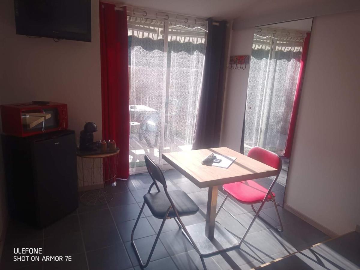 "Le Maloya" Chalets Independants -Chambre Balneo - Relais Motards Lacaune Zewnętrze zdjęcie