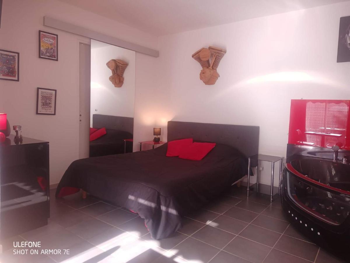 "Le Maloya" Chalets Independants -Chambre Balneo - Relais Motards Lacaune Zewnętrze zdjęcie