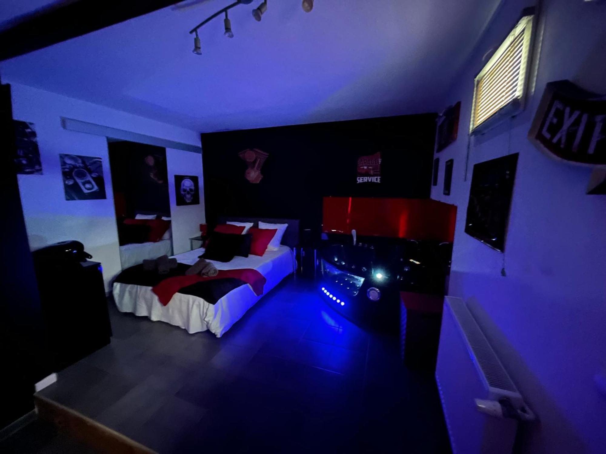 "Le Maloya" Chalets Independants -Chambre Balneo - Relais Motards Lacaune Zewnętrze zdjęcie